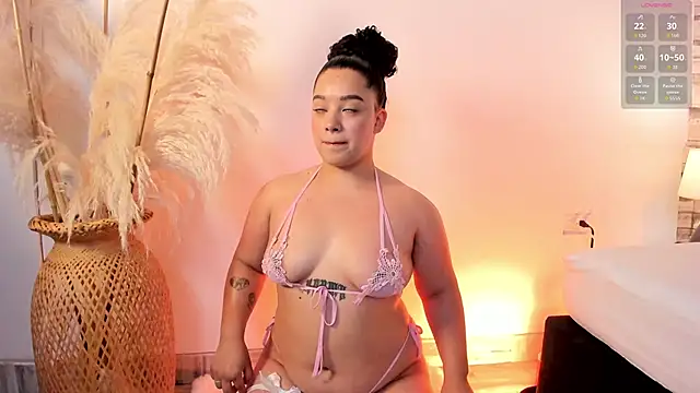 Snapshot of Julieta_333 chatting on November 23, 1:33 pm Julieta 333 online show from November 23, 1:33 pm