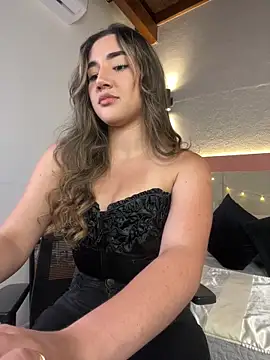 Snapshot of AniiRose chatting on November 5, 12:43 am AniiRose online show from November 5, 12:43 am