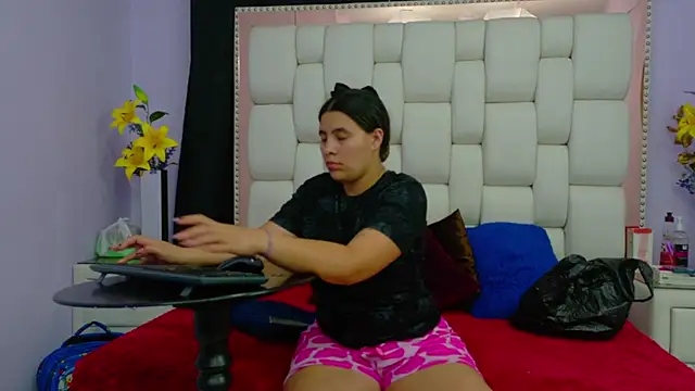 Snapshot of Salome_Moonn chatting on November 27, 2:02 am Salome Moonn online show from November 27, 2:02 am