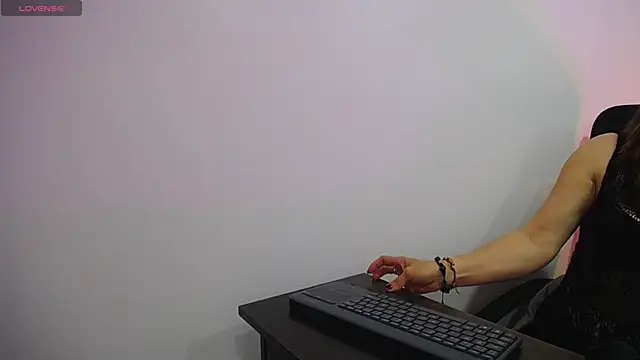 Snapshot of Lupiita223 chatting on February 6, 12:59 pm Lupiita223 online show from February 6, 12:59 pm