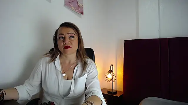 Snapshot of Lupiita223 chatting on February 27, 12:45 pm Lupiita223 online show from February 27, 12:45 pm