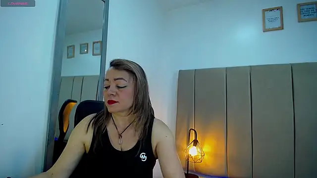 Snapshot of Lupiita223 chatting on March 1, 1:07 pm Lupiita223 online show from March 1, 1:07 pm