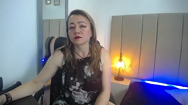 Snapshot of Lupiita223 chatting on March 5, 12:55 pm Lupiita223 online show from March 5, 12:55 pm