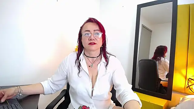 Snapshot of Lupiita223 chatting on November 8, 1:00 pm Lupiita223 online show from November 8, 1:00 pm