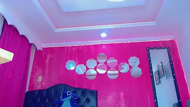 Snapshot of TiffanyMackensyy chatting on November 6, 8:43 pm TiffanyMackensyy online show from November 6, 8:43 pm