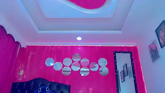 Snapshot of TiffanyMackensyy chatting on November 12, 12:11 am TiffanyMackensyy online show from November 12, 12:11 am