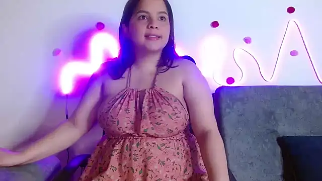 Snapshot of sophia_cute1_1 chatting on September 18, 10:50 am sophia cute1 1 online show from September 18, 10:50 am