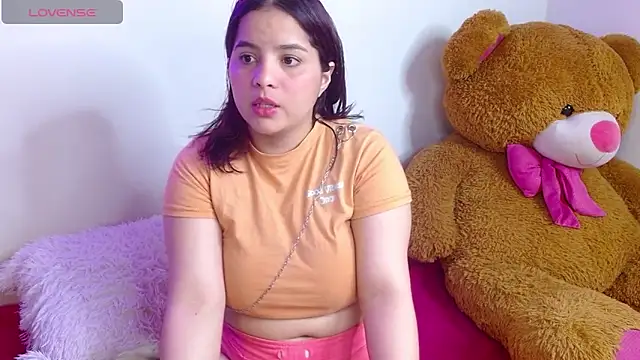 Snapshot of sophia_cute1_1 chatting on October 9, 12:25 pm sophia cute1 1 online show from October 9, 12:25 pm