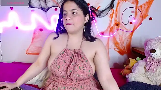 Snapshot of sophia_cute1_1 chatting on October 30, 12:06 pm sophia cute1 1 online show from October 30, 12:06 pm