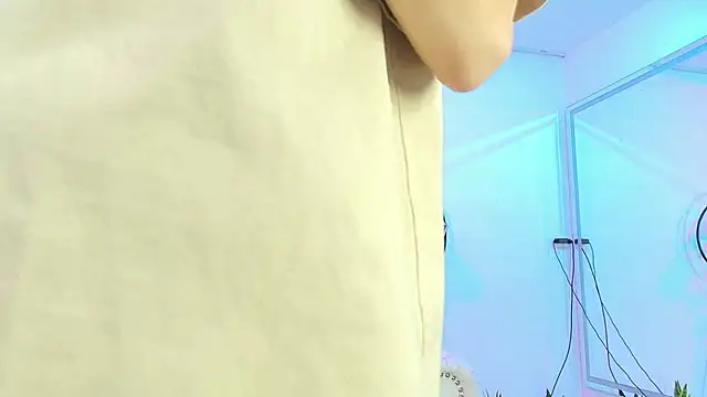 Snapshot of Theia_moon chatting on December 30, 12:42 pm Theia moon online show from December 30, 12:42 pm