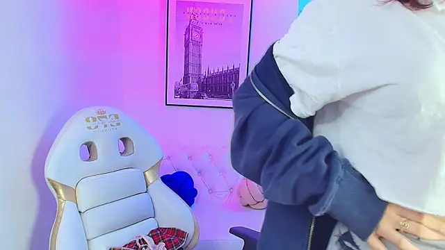 Snapshot of Theia_moon chatting on January 6, 12:35 pm Theia moon online show from January 6, 12:35 pm