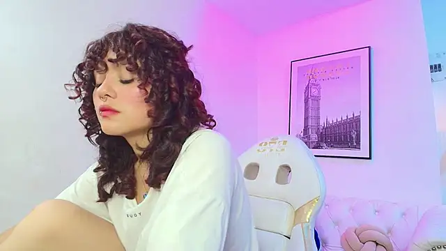 Snapshot of Theia_moon chatting on January 12, 3:46 pm Theia moon online show from January 12, 3:46 pm