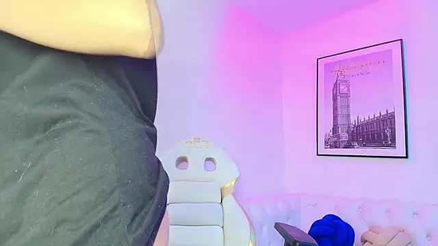 Snapshot of Theia_moon chatting on January 13, 12:56 pm Theia moon online show from January 13, 12:56 pm