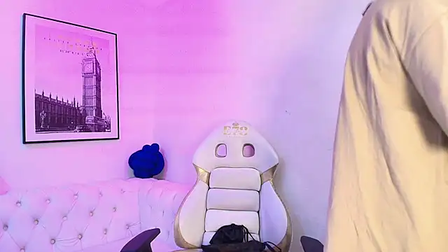 Snapshot of Theia_moon chatting on January 15, 12:47 pm Theia moon online show from January 15, 12:47 pm