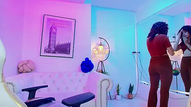 Snapshot of Theia_moon chatting on January 18, 12:36 pm Theia moon online show from January 18, 12:36 pm