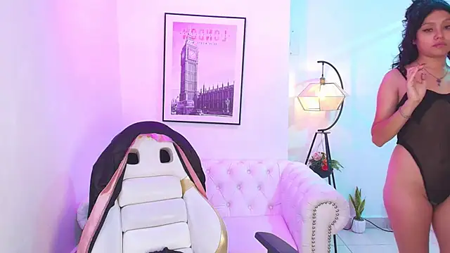 Snapshot of Theia_moon chatting on January 26, 12:22 pm Theia moon online show from January 26, 12:22 pm