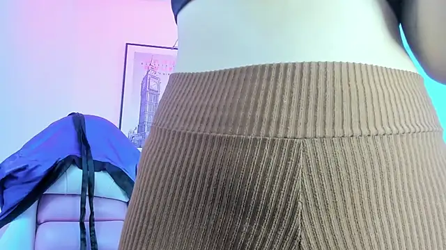 Snapshot of Theia_moon chatting on February 7, 12:39 pm Theia moon online show from February 7, 12:39 pm