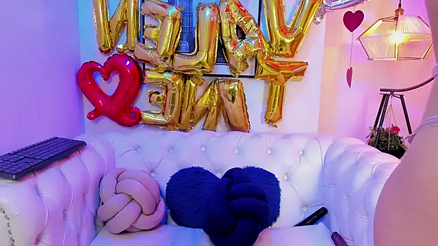 Snapshot of Theia_moon chatting on February 14, 3:26 pm Theia moon online show from February 14, 3:26 pm