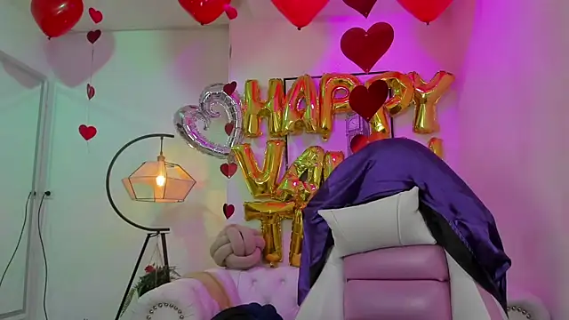 Snapshot of Theia_moon chatting on February 15, 12:54 pm Theia moon online show from February 15, 12:54 pm