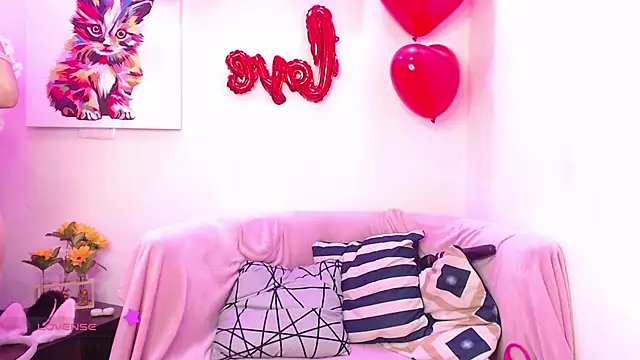 Snapshot of Theia_moon chatting on February 16, 10:21 am Theia moon online show from February 16, 10:21 am