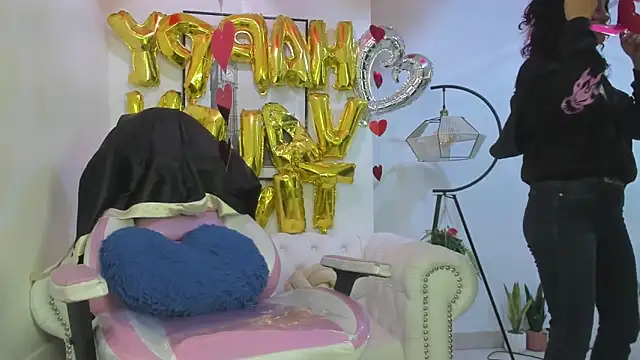 Snapshot of Theia_moon chatting on February 17, 12:38 pm Theia moon online show from February 17, 12:38 pm