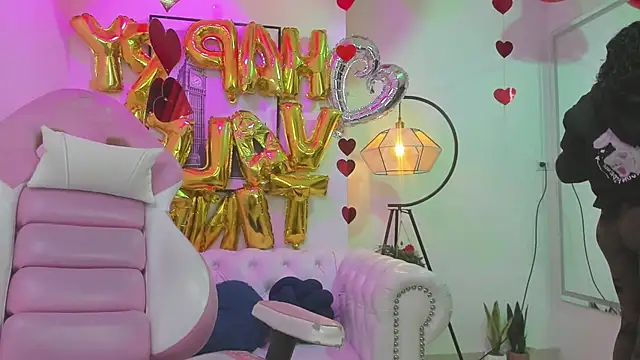 Snapshot of Theia_moon chatting on February 18, 12:49 pm Theia moon online show from February 18, 12:49 pm