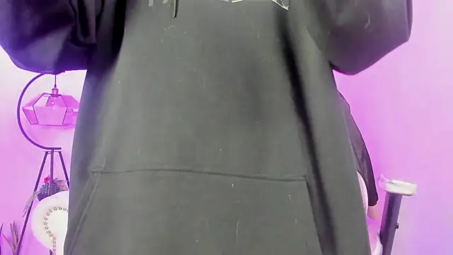 Snapshot of Theia_moon chatting on March 13, 12:35 pm Theia moon online show from March 13, 12:35 pm