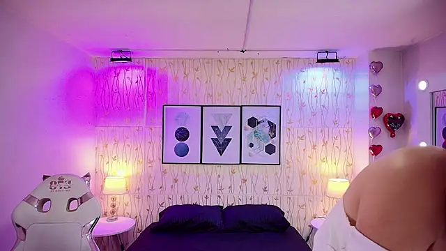 Snapshot of Theia_moon chatting on March 16, 4:09 am Theia moon online show from March 16, 4:09 am