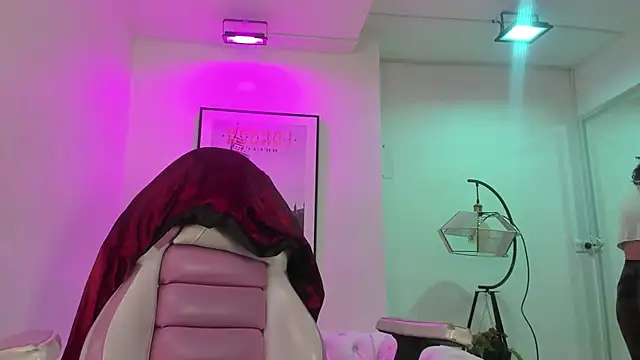 Snapshot of Theia_moon chatting on March 18, 12:58 pm Theia moon online show from March 18, 12:58 pm