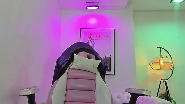 Snapshot of Theia_moon chatting on March 19, 12:45 pm Theia moon online show from March 19, 12:45 pm