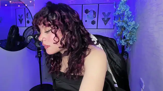 Snapshot of Theia_moon chatting on September 13, 1:00 pm Theia moon online show from September 13, 1:00 pm