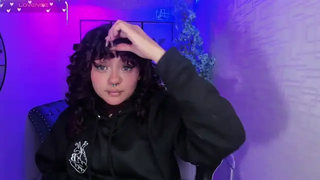 Snapshot of Theia_moon chatting on September 16, 1:01 pm Theia moon online show from September 16, 1:01 pm