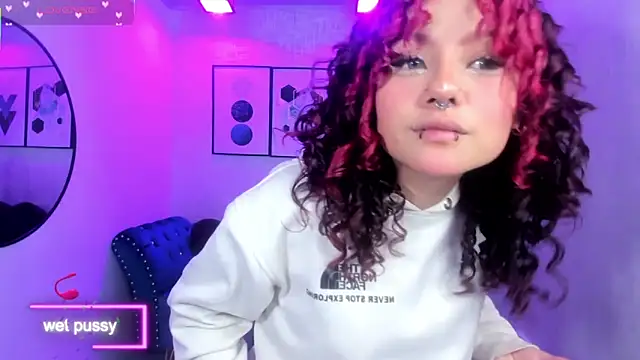 Snapshot of Theia_moon chatting on October 6, 1:30 pm Theia moon online show from October 6, 1:30 pm