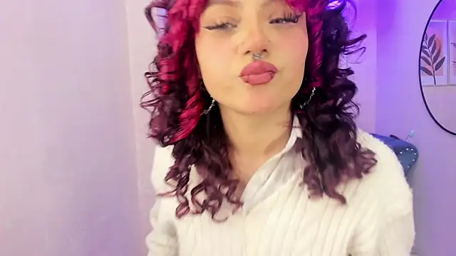 Snapshot of Theia_moon chatting on October 9, 2:04 pm Theia moon online show from October 9, 2:04 pm