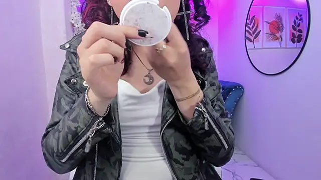 Snapshot of Theia_moon chatting on October 11, 1:20 pm Theia moon online show from October 11, 1:20 pm