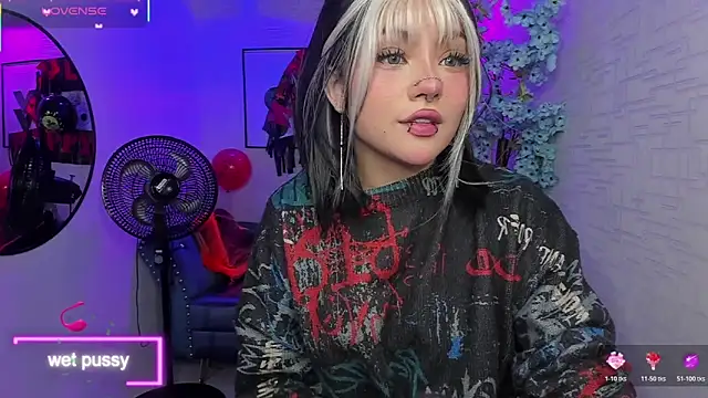 Snapshot of Theia_moon chatting on November 3, 1:23 pm Theia moon online show from November 3, 1:23 pm