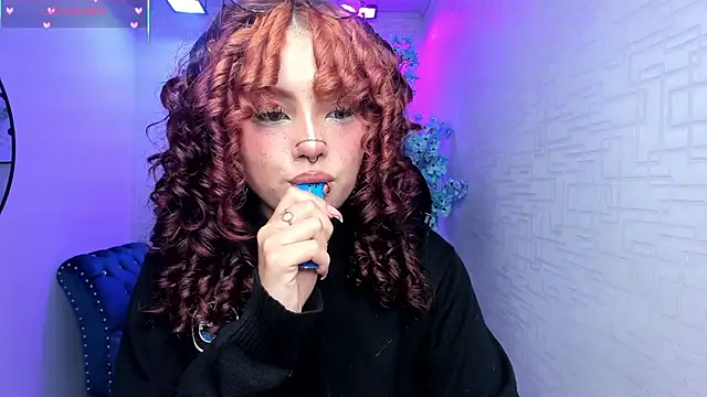 Snapshot of Theia_moon chatting on November 13, 2:49 pm Theia moon online show from November 13, 2:49 pm