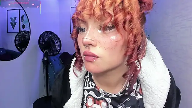 Snapshot of Theia_moon chatting on November 16, 5:02 am Theia moon online show from November 16, 5:02 am