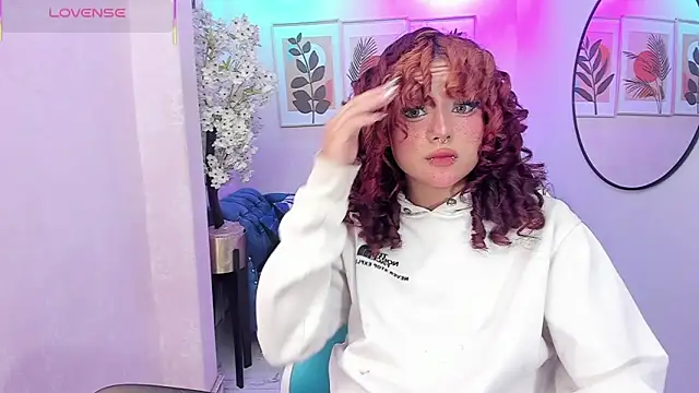 Snapshot of Theia_moon chatting on November 19, 1:55 pm Theia moon online show from November 19, 1:55 pm