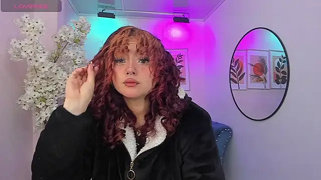 Snapshot of Theia_moon chatting on November 21, 1:32 pm Theia moon online show from November 21, 1:32 pm