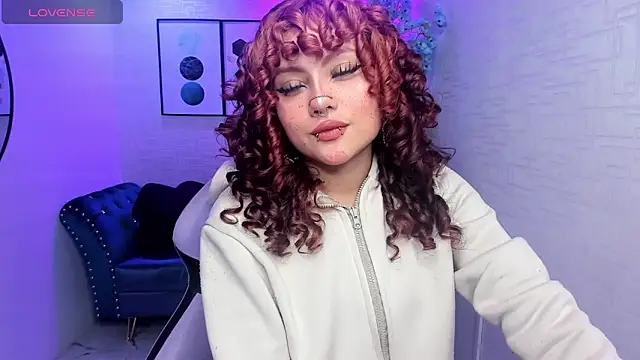 Snapshot of Theia_moon chatting on November 29, 1:36 pm Theia moon online show from November 29, 1:36 pm