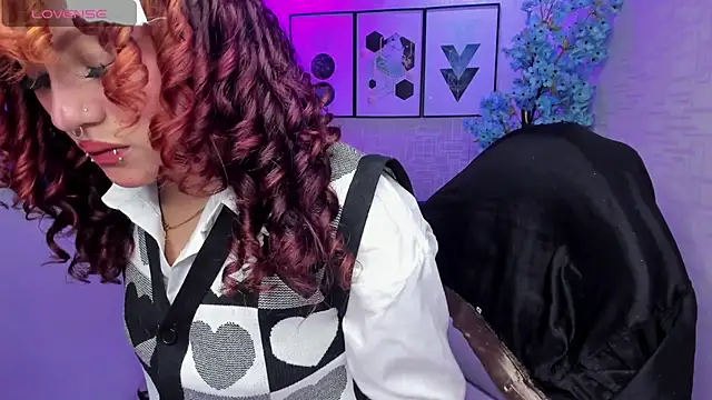 Snapshot of Theia_moon chatting on December 1, 1:49 pm Theia moon online show from December 1, 1:49 pm