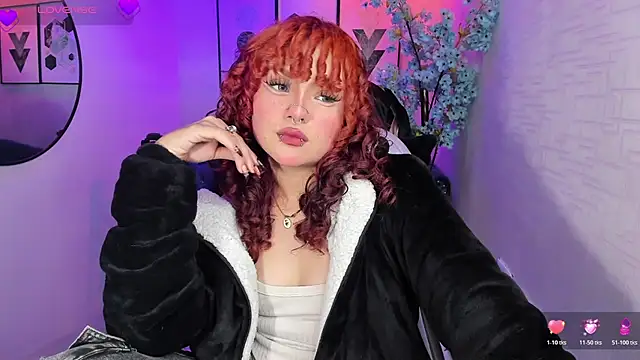 Snapshot of Theia_moon chatting on December 14, 3:45 am Theia moon online show from December 14, 3:45 am