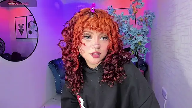 Snapshot of Theia_moon chatting on December 17, 1:50 pm Theia moon online show from December 17, 1:50 pm