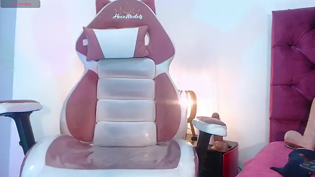 Snapshot of NAOMI_WINDSOR chatting on December 12, 10:52 pm NAOMI WINDSOR online show from December 12, 10:52 pm