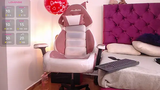 Snapshot of NAOMI_WINDSOR chatting on February 17, 6:59 pm NAOMI WINDSOR online show from February 17, 6:59 pm