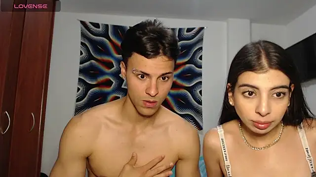 Snapshot of AshleyandTyler chatting on December 10, 12:06 am AshleyandTyler online show from December 10, 12:06 am