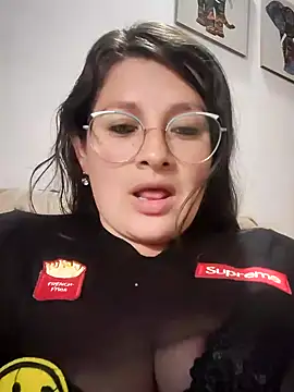Snapshot of Neve_Collins chatting on December 14, 4:12 am Neve Collins online show from December 14, 4:12 am