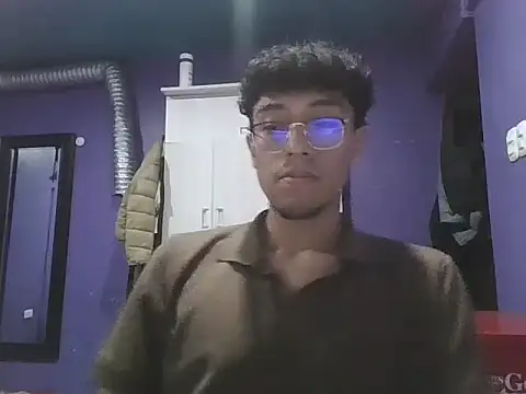 Snapshot of Fabpingon chatting on September 17, 6:26 am Fabpingon online show from September 17, 6:26 am