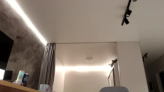 Snapshot of KissMyVibe chatting on December 14, 12:01 am KissMyVibe online show from December 14, 12:01 am